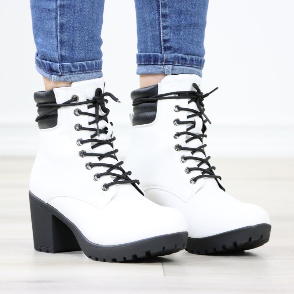 Lace-Up Lug Chunky Block High Heel Ankle Boots White Faux Leather - Picture 4 of 12